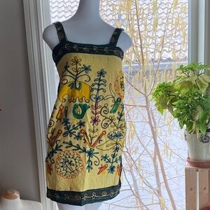 Colorful Embroidered Dress.
Vibrant dress with intricate embroidery. Small.
💛💚🖤